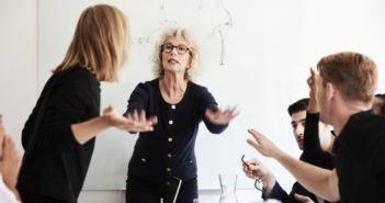 Machtspiele und Konflikte im Büro: Diese Strategien helfen