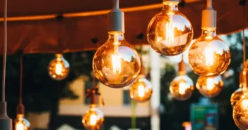 Den Herausforderungen der Energiebranche und der Versorgungsbranche mit Mitarbeiterschulungen begegnen