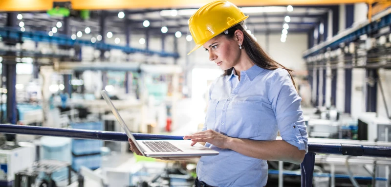 Industrieunternehmen können den Herausforderungen der Branche gelassen entgegensehen, wenn Sie die richtigen Skills bei Ihren Mitarbeiter:innen fördern