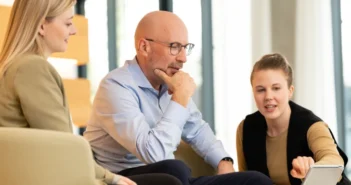 ein Management Audit schafft eine strukturierte, datenbasierte Grundlage, auf der sich Führungsqualität gezielt entwickeln lässt