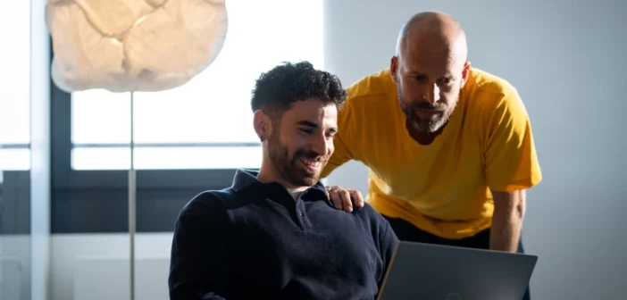 Eine Learning Journey (Deutsch: Lernreise) kann man allein bestreiten oder - wie hier im Bild - gemeinsam.
