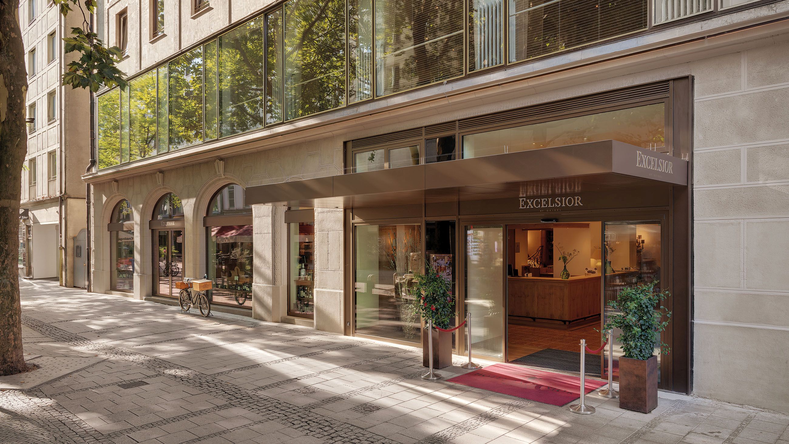 Hotel Excelsior by Geisel