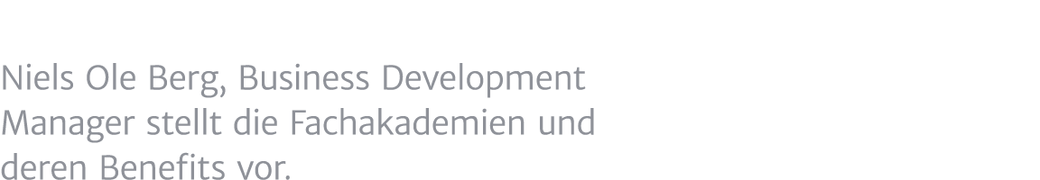 Niels Ole Berg, Business Development Manager stellt die ­Fachakademien und deren Benefits vor.